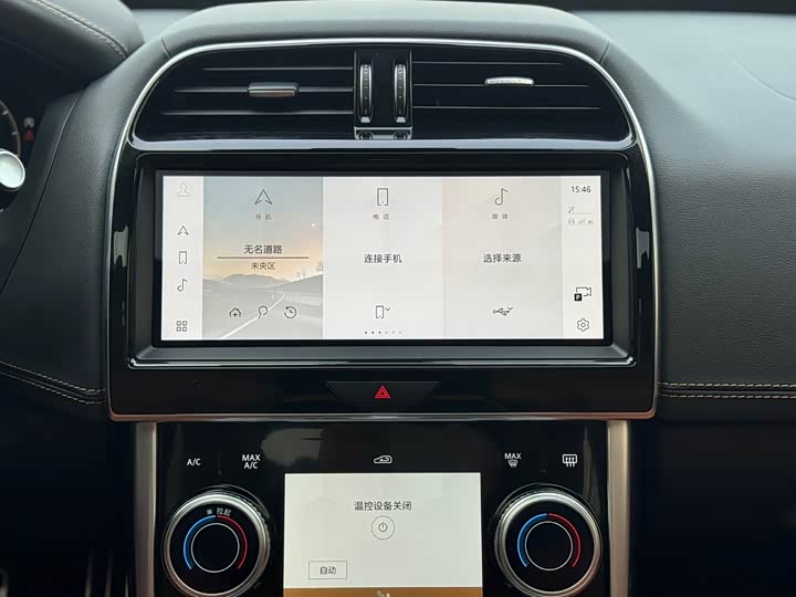 Фото 9 - Jaguar XE L