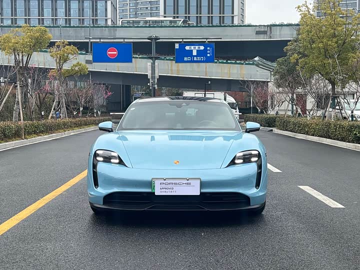 Фото 2 - Porsche Taycan