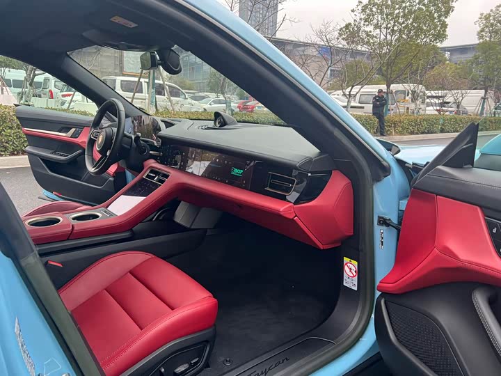 Фото 4 - Porsche Taycan