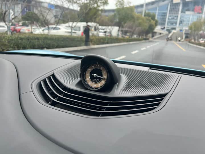 Фото 7 - Porsche Taycan