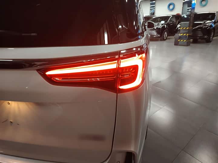 Фото 8 - Buick GL8 ES