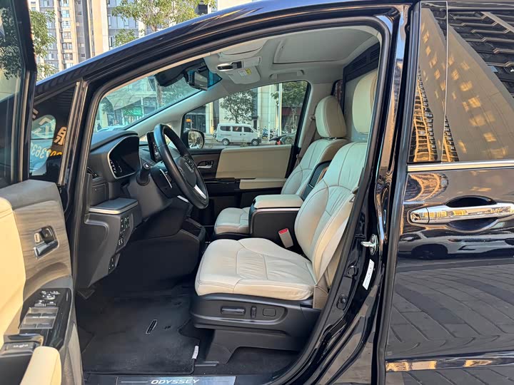 Фото 4 - Honda Odyssey