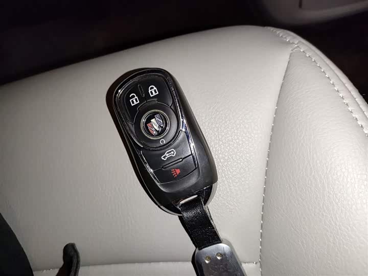 Фото 9 - Buick GL8 ES