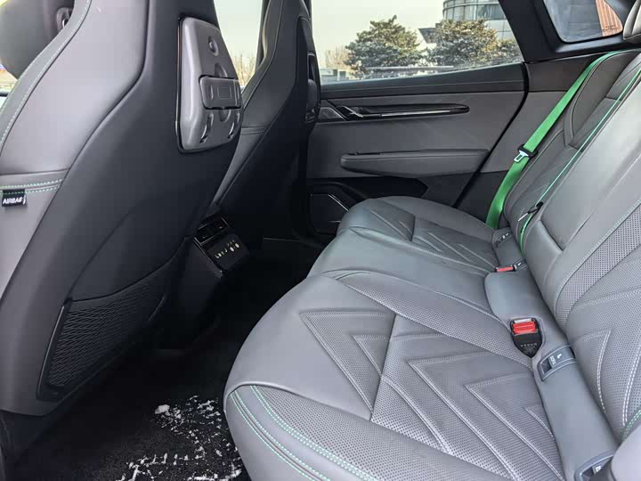 Фото 6 - Zeekr 001