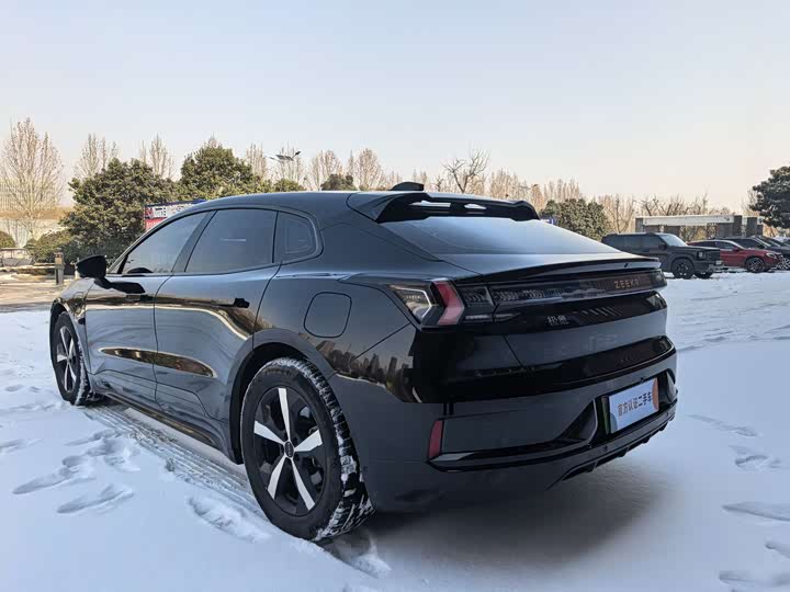 Фото 9 - Zeekr 001