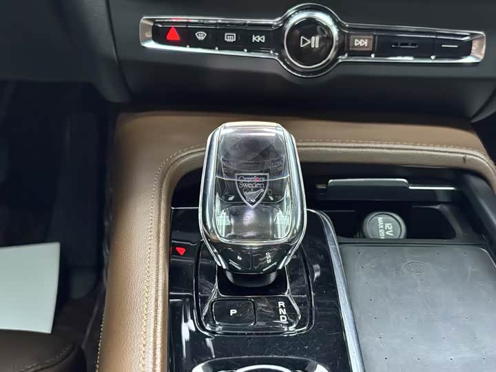 Фото 4 - Volvo S90