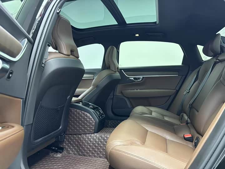 Фото 7 - Volvo S90