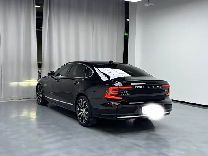 Фото 9 - Volvo S90