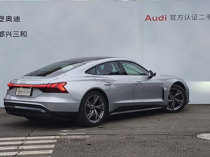 Фото 4 - Audi e-tron GT