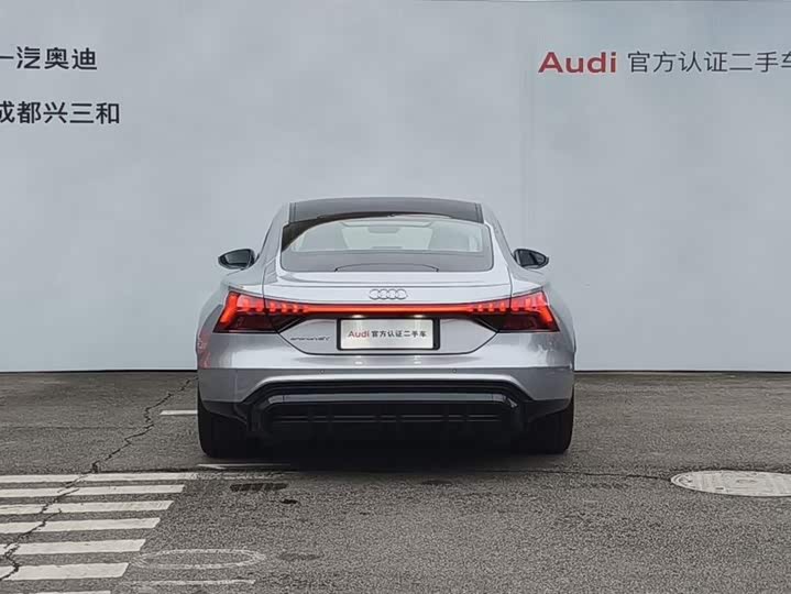 Фото 5 - Audi e-tron GT