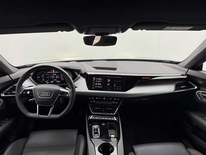 Фото 8 - Audi e-tron GT