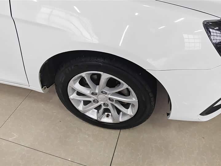 Фото 6 - Geely Emgrand