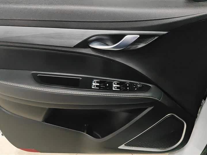 Фото 7 - Geely Emgrand