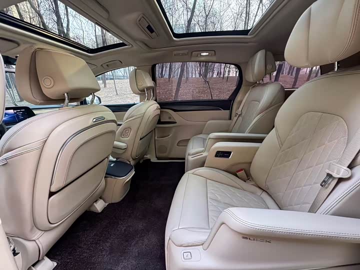 Фото 8 - Buick GL8 ES