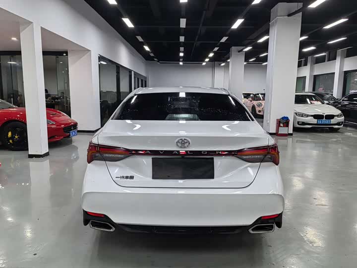 Фото 6 - Toyota Avalon