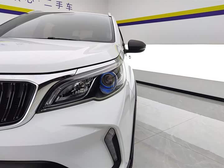 Фото 5 - Geely Vision X3