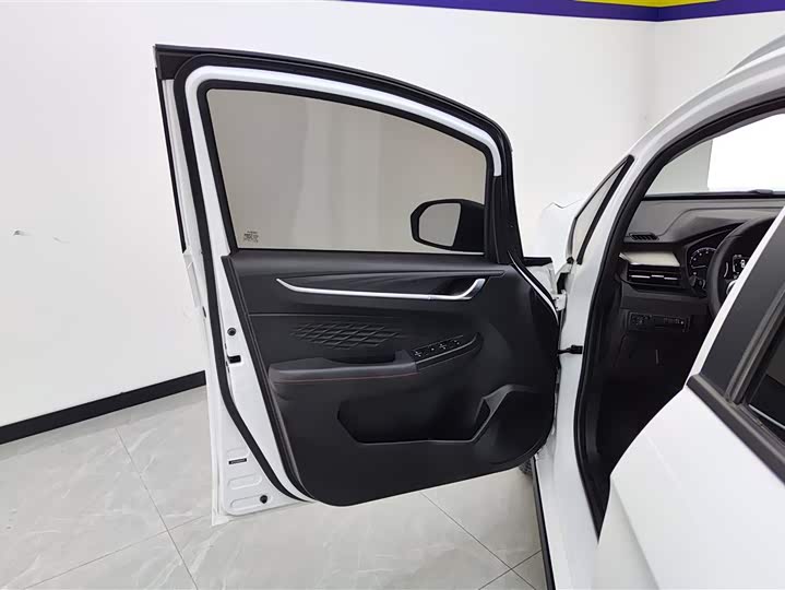 Фото 7 - Geely Vision X3
