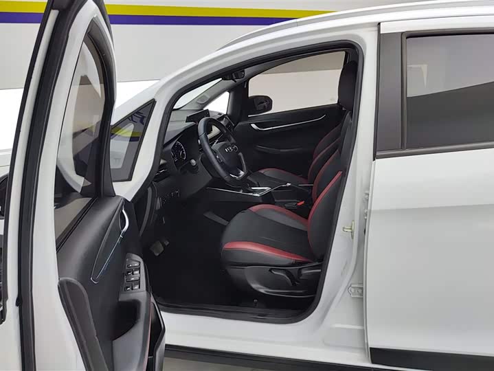 Фото 9 - Geely Vision X3