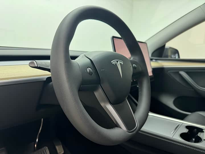 Фото 6 - Tesla Model Y