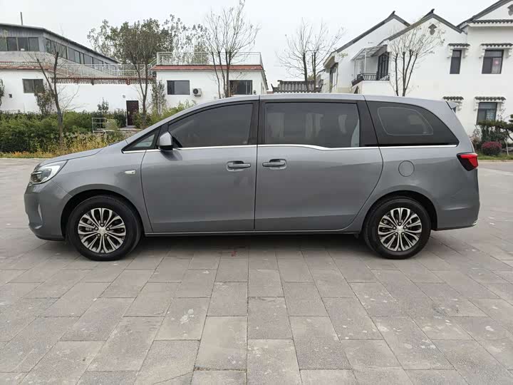 Фото 8 - Buick GL8 ES