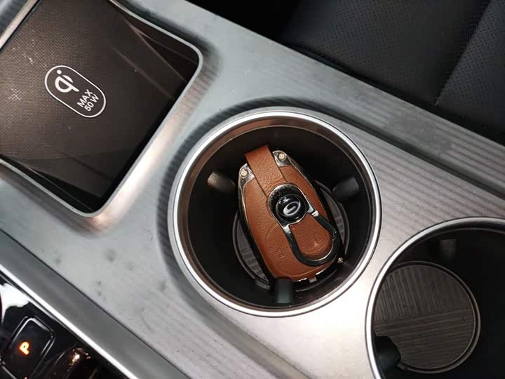 Фото 9 - GAC Trumpchi E8