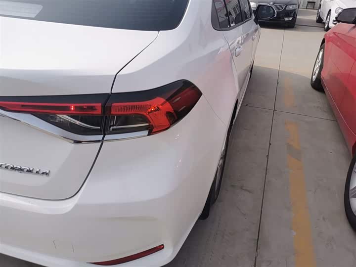 Фото 8 - Toyota Corolla