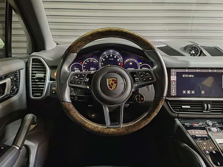 Фото 9 - Porsche Cayenne Hybrid