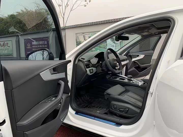 Фото 4 - Audi A4L