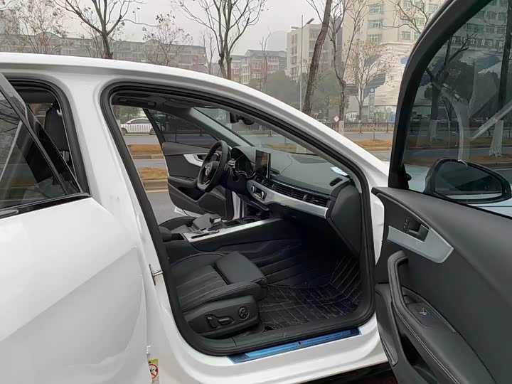 Фото 7 - Audi A4L