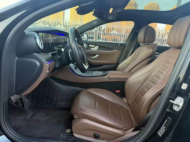 Фото 4 - Mercedes-Benz E-Class