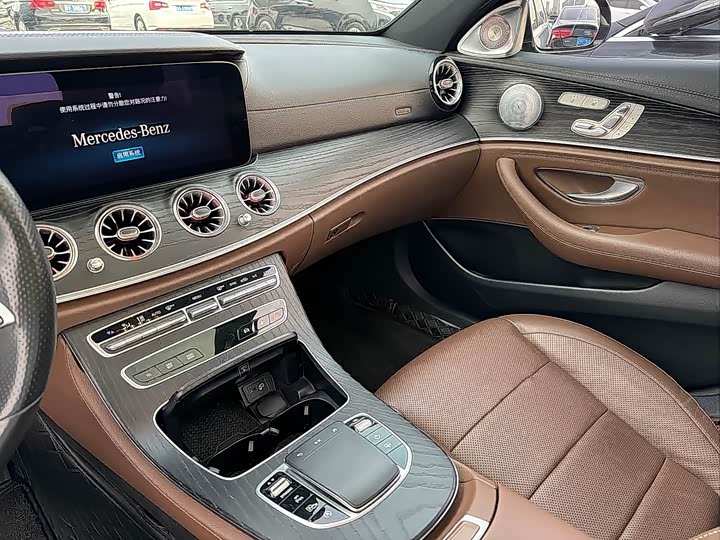 Фото 9 - Mercedes-Benz E-Class