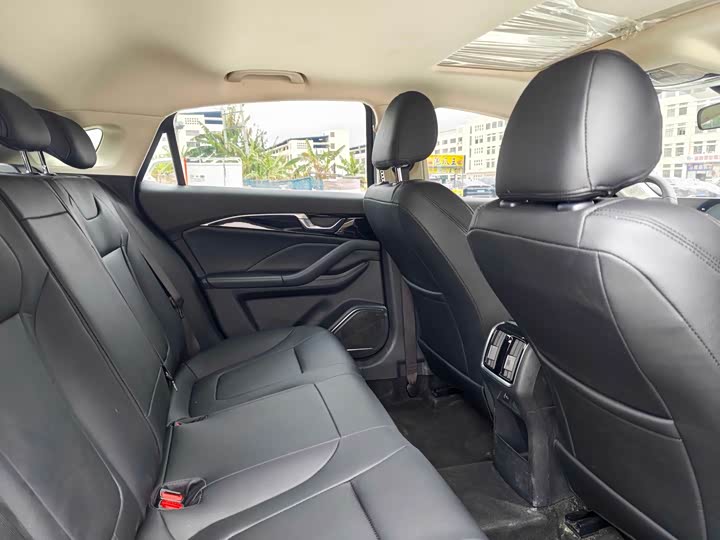 Фото 6 - Bestune B70