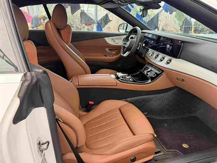 Фото 4 - Mercedes-Benz E-Class