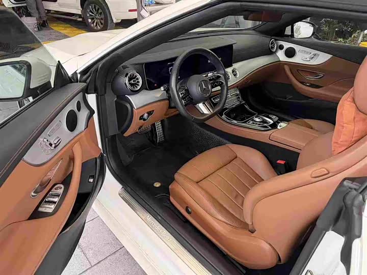 Фото 5 - Mercedes-Benz E-Class