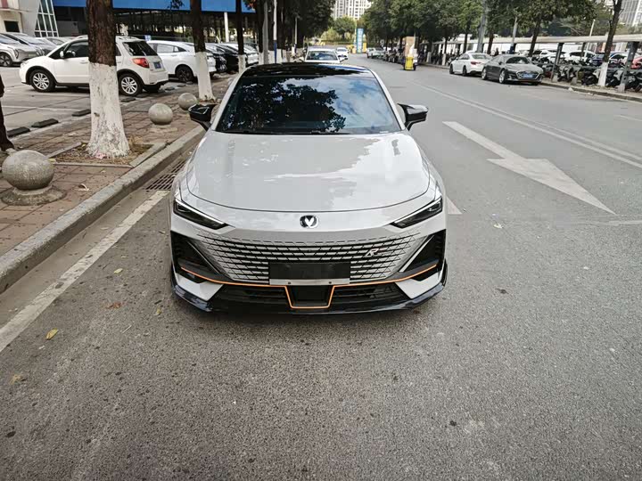 Фото 1 - Changan UNI-V