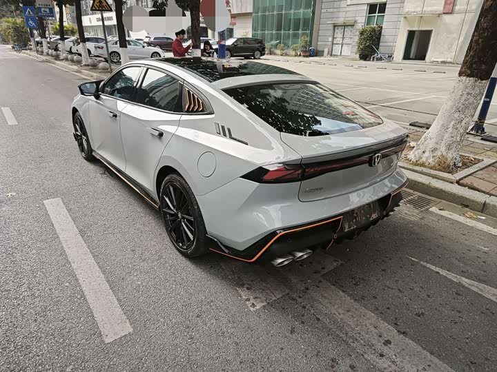 Фото 9 - Changan UNI-V