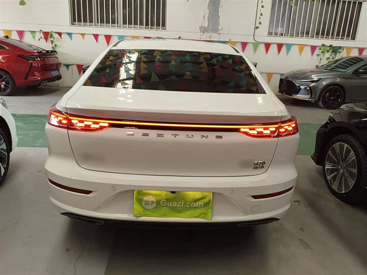 Фото 6 - Bestune B70