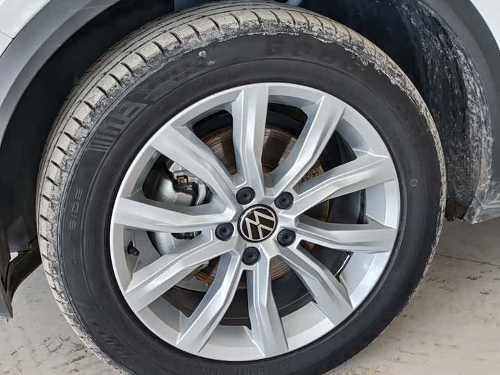 Фото 5 - Volkswagen T-Roc