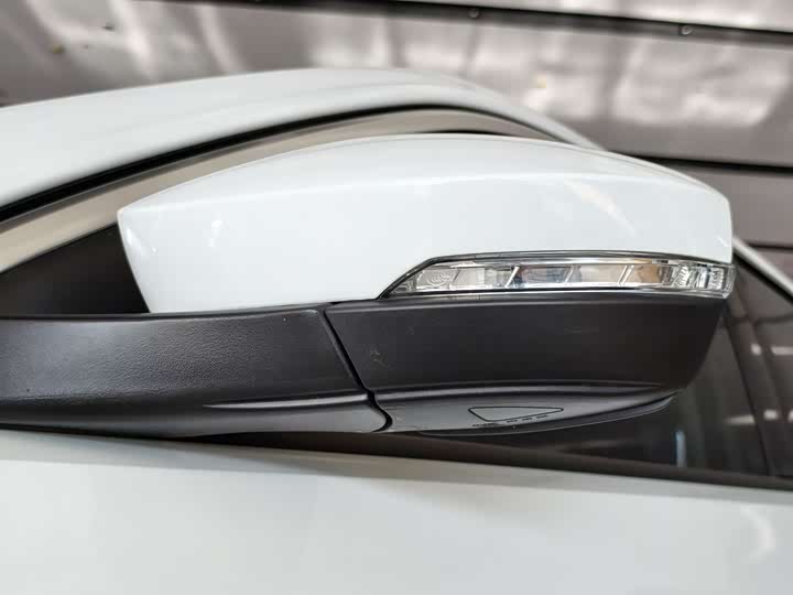 Фото 6 - Volkswagen T-Roc