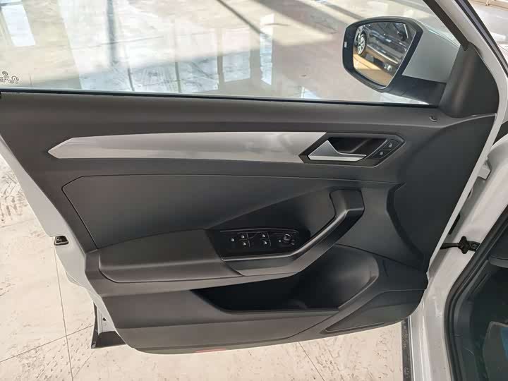 Фото 7 - Volkswagen T-Roc