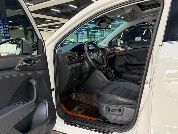 Фото 4 - Volkswagen Tharu