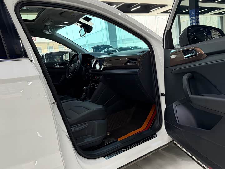 Фото 8 - Volkswagen Tharu