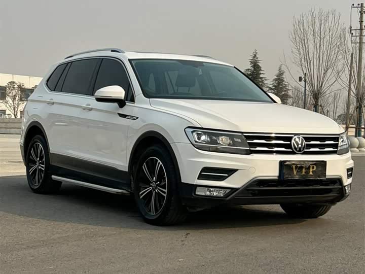 Фото 1 - Volkswagen Tiguan L Pro