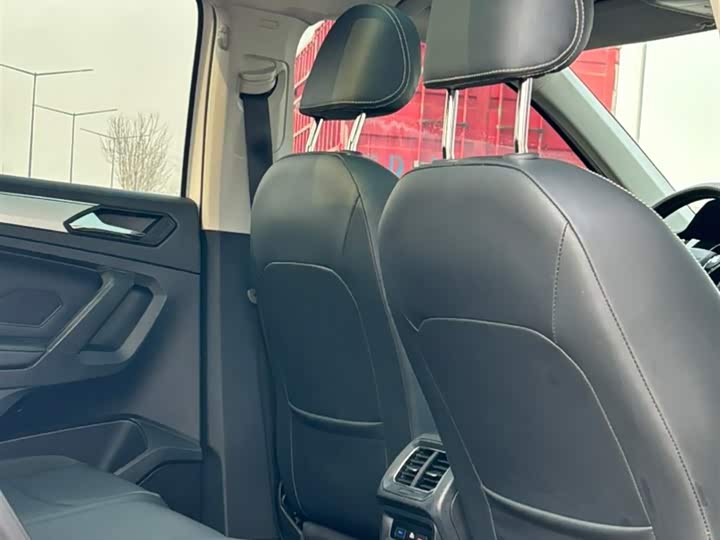 Фото 6 - Volkswagen Tiguan L Pro