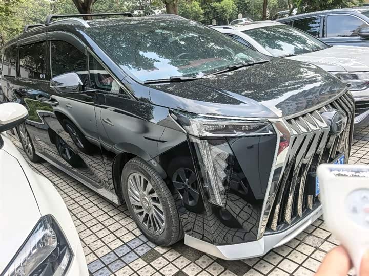 Фото 2 - GAC Trumpchi M8