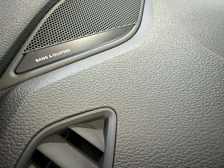 Фото 4 - Audi A4L
