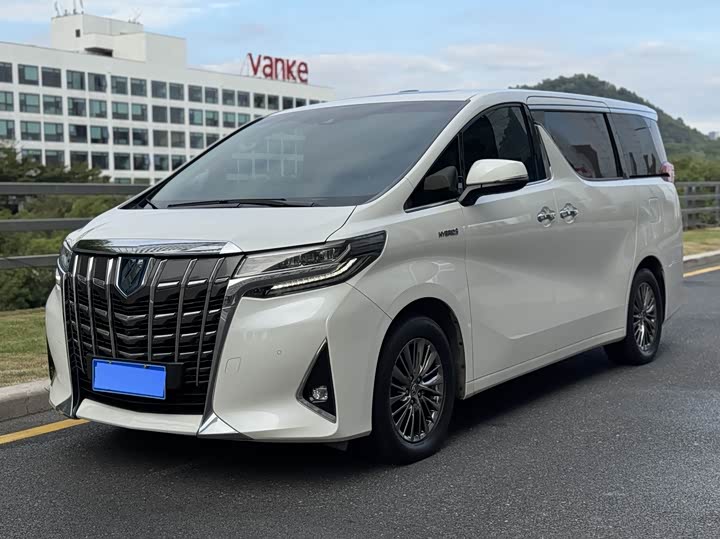 Фото 1 - Toyota Alphard