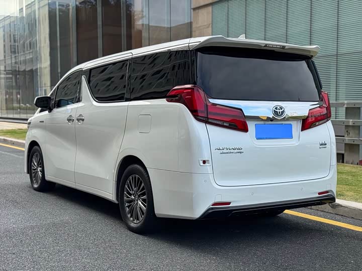 Фото 3 - Toyota Alphard