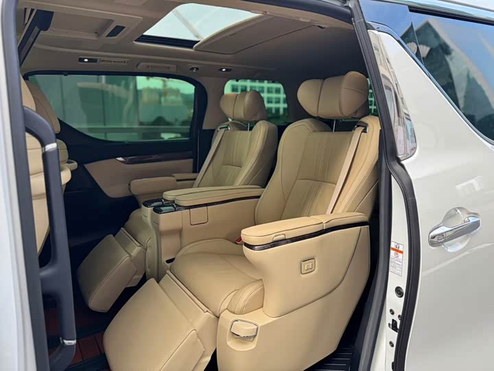 Фото 7 - Toyota Alphard