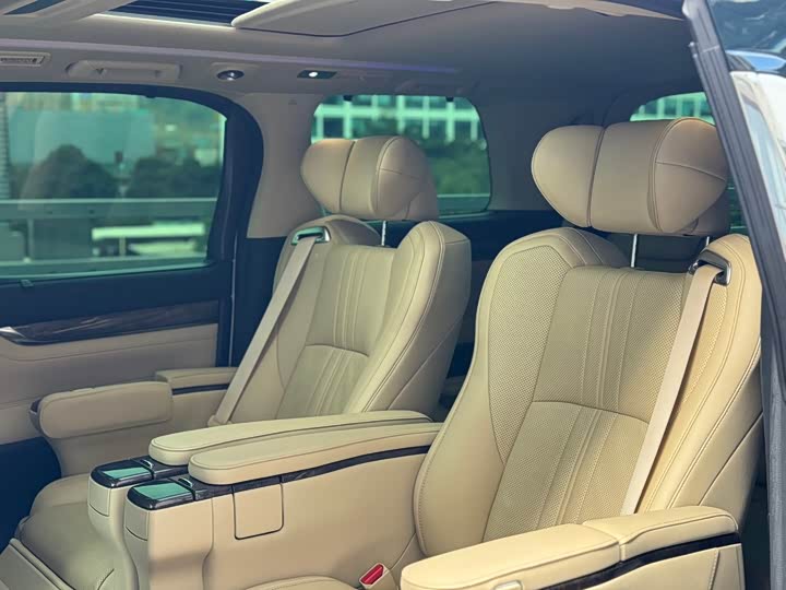 Фото 8 - Toyota Alphard